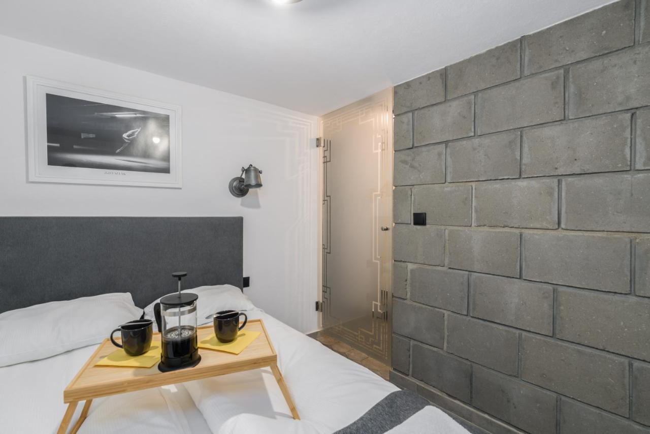 Underground Level Strzalowa By Renters Apartment *