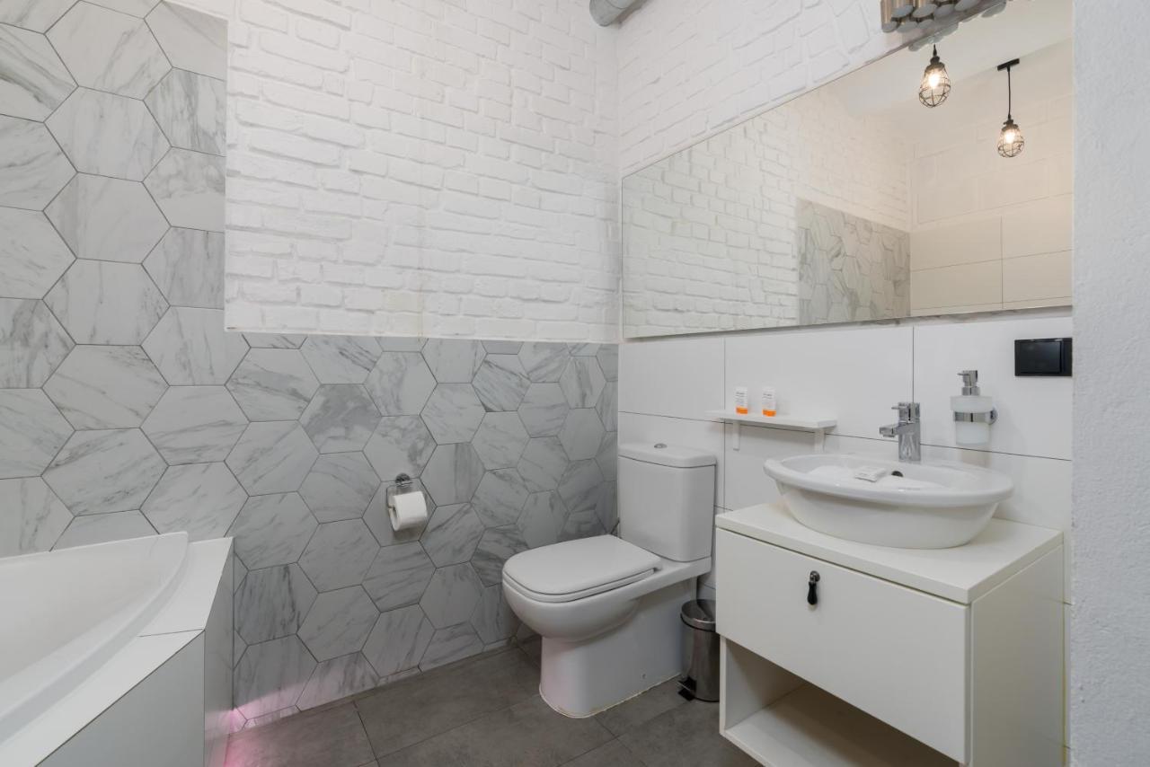 Underground Level Strzalowa By Renters * Posen