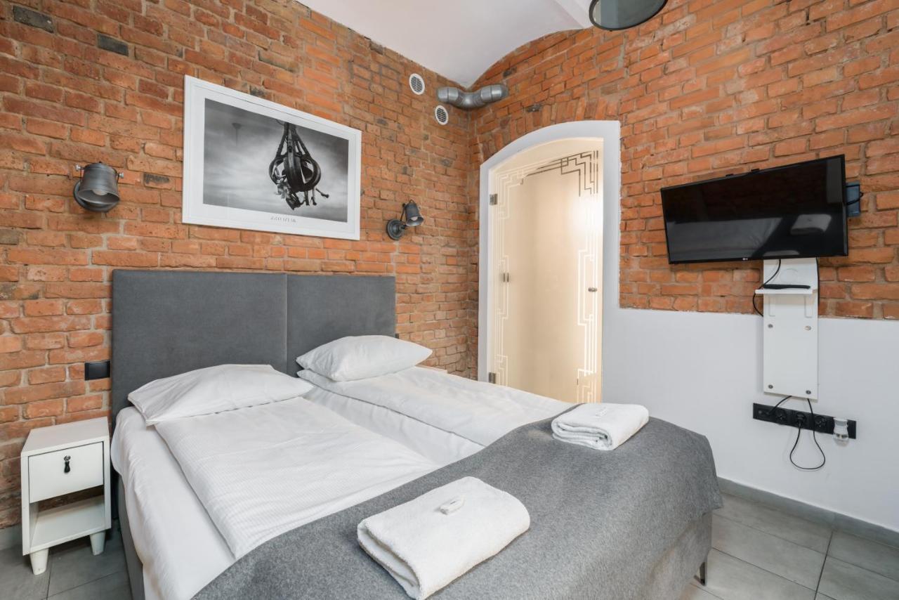 Underground Level Strzalowa By Renters *